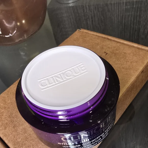 Clinique Wrinkle Correcting Cream 1.7 Oz - Picture 3 of 6